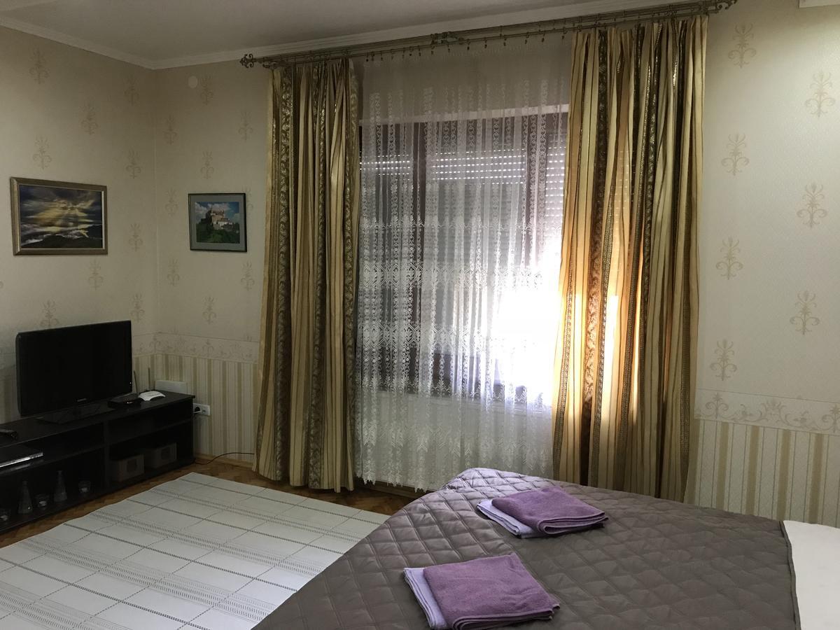 Large Apartment In The City Center Mukacheve Exterior foto