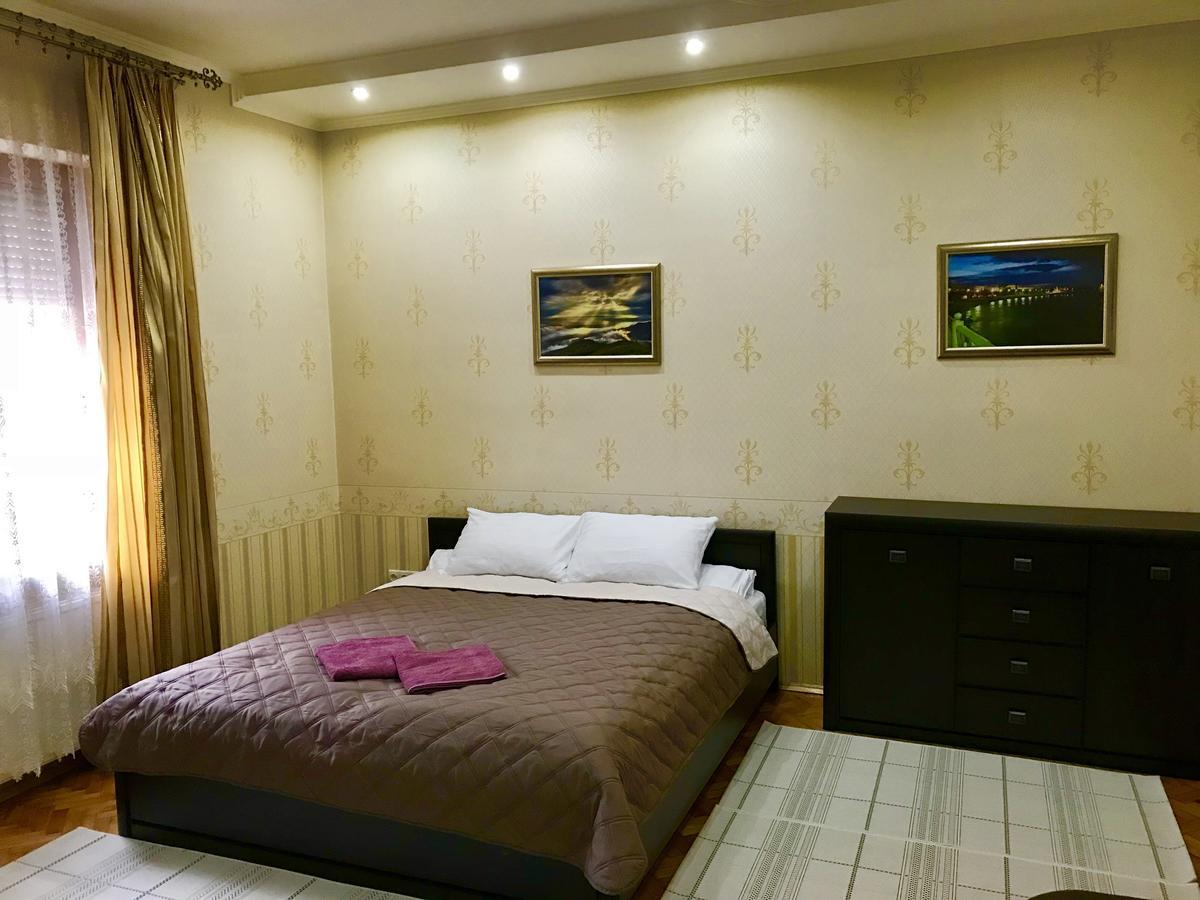 Large Apartment In The City Center Mukacheve Exterior foto