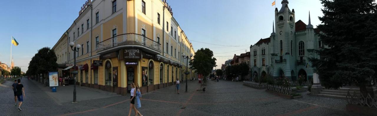 Large Apartment In The City Center Mukacheve Exterior foto
